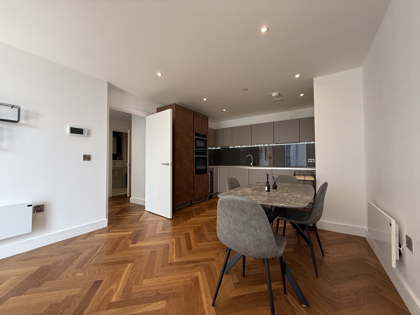 40.02 Deansgate Square — kitchen and dining space